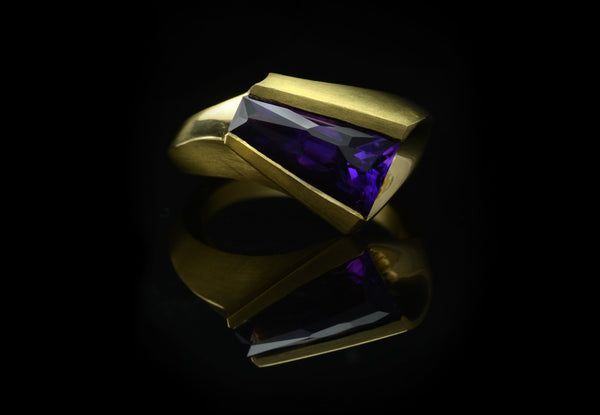 Carved yellow gold and amethyst cocktail ring