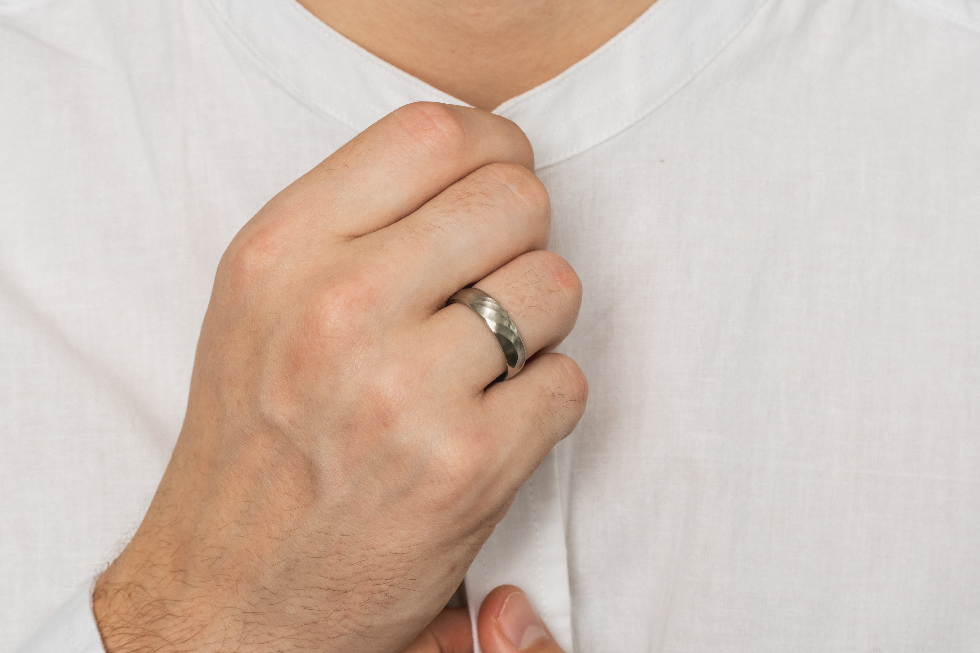 18ct Gold Aeolian II Wedding Band