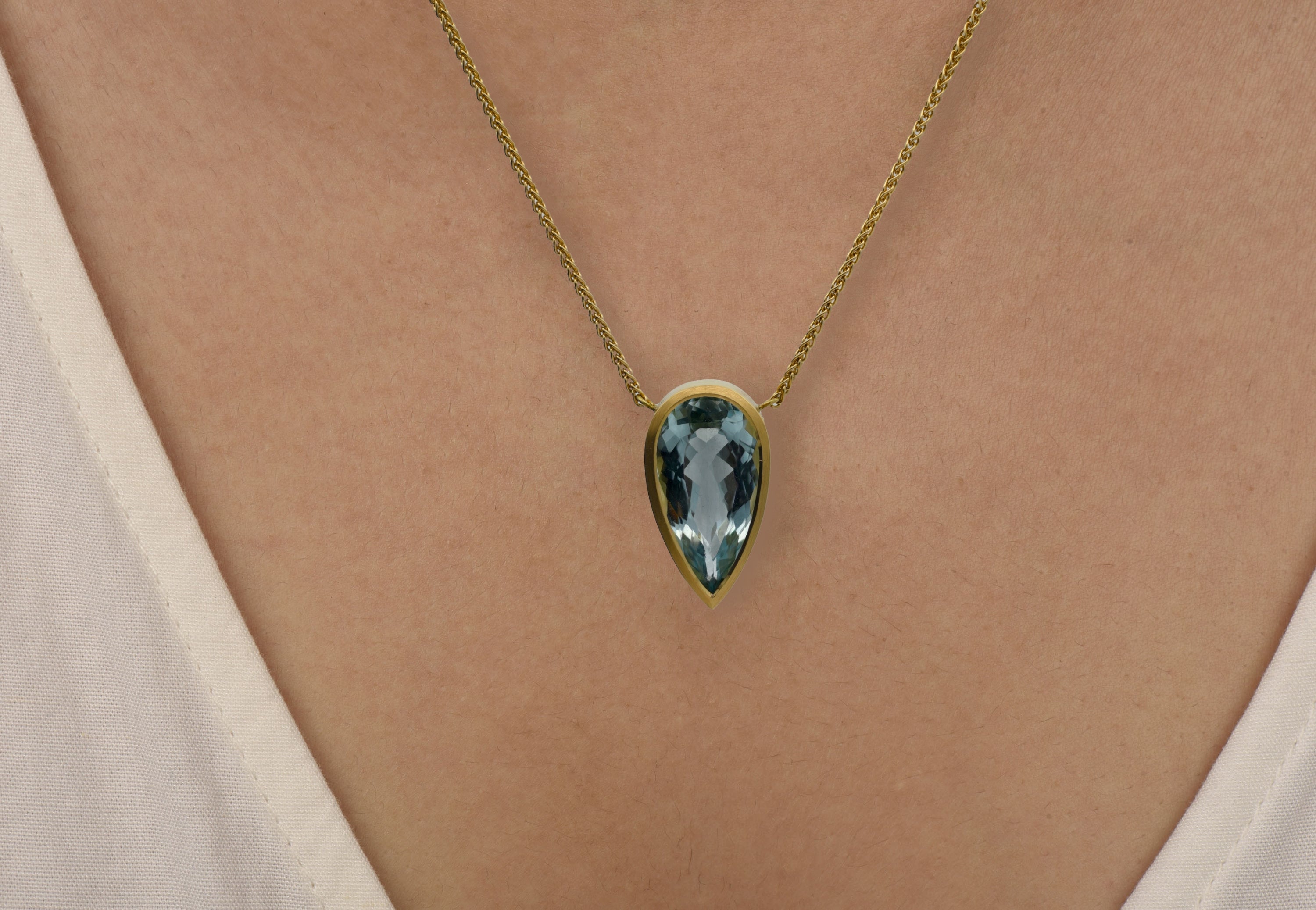 18ct Yellow Gold Pear Shaped Aquamarine Pendant
