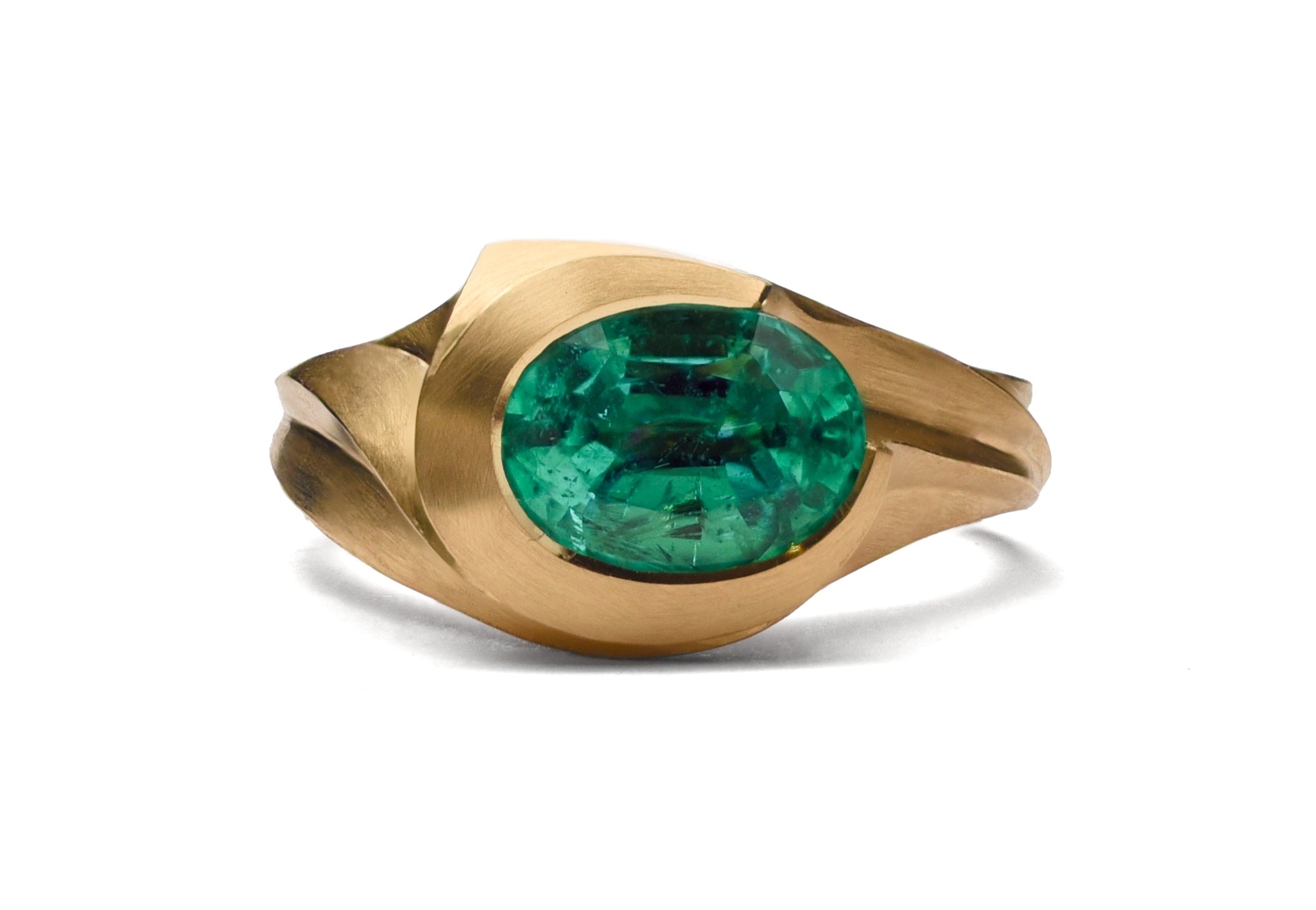 18ct Yellow Gold Oval Emerald Arris Ring