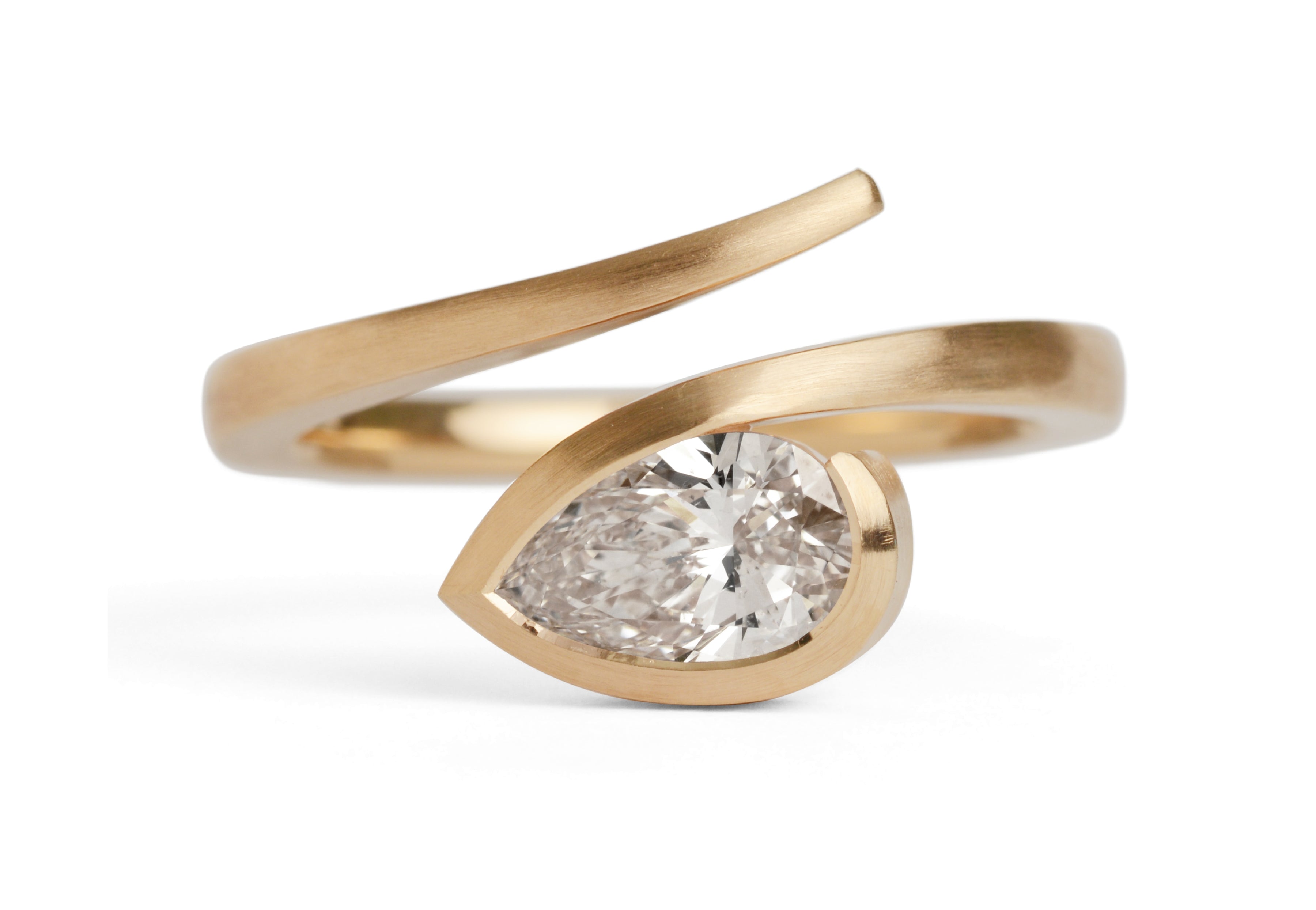 18ct Rose Gold Pear-Shaped White Diamond Twist Ring