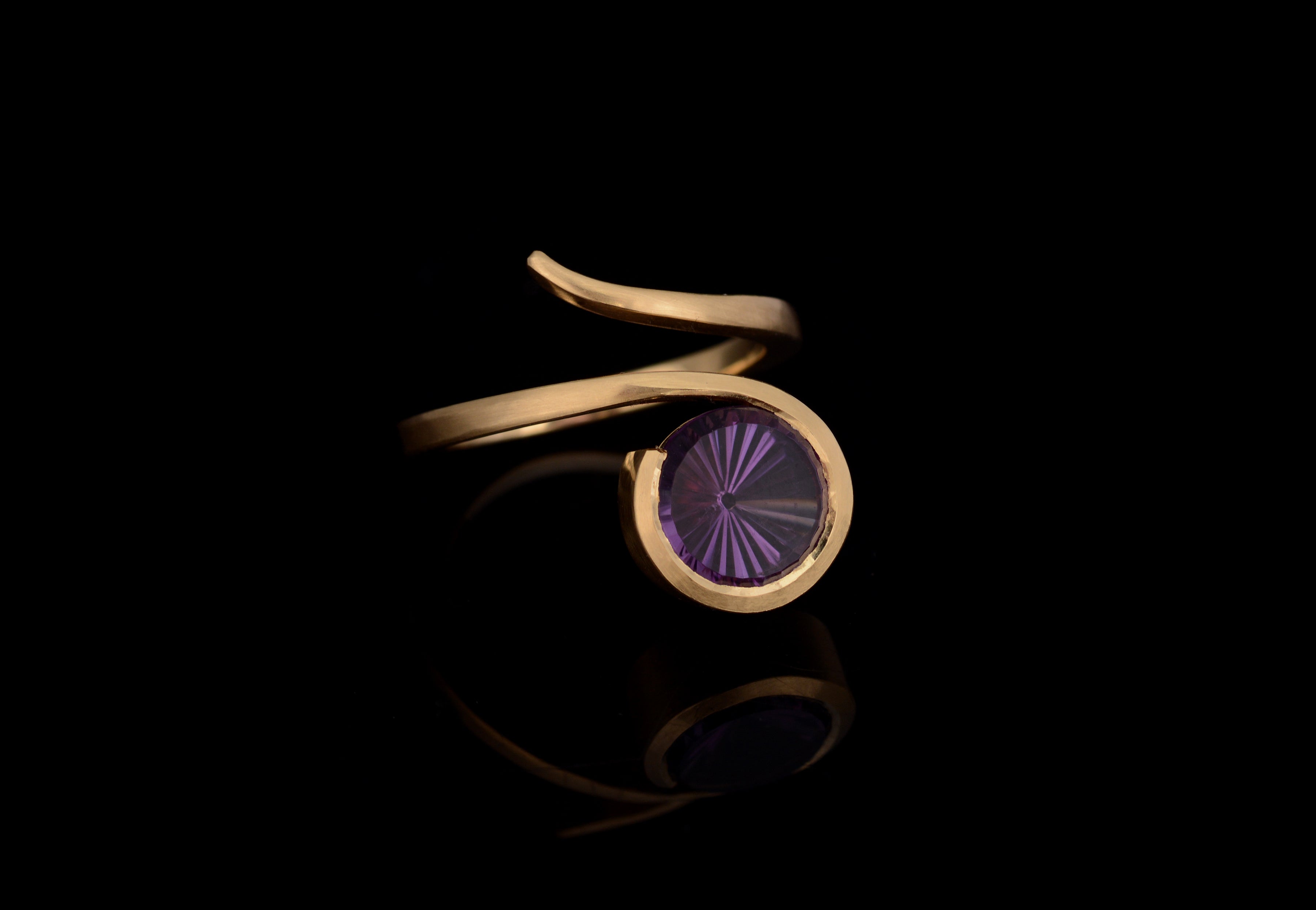18ct Yellow Gold Amethyst Twist Ring-McCaul