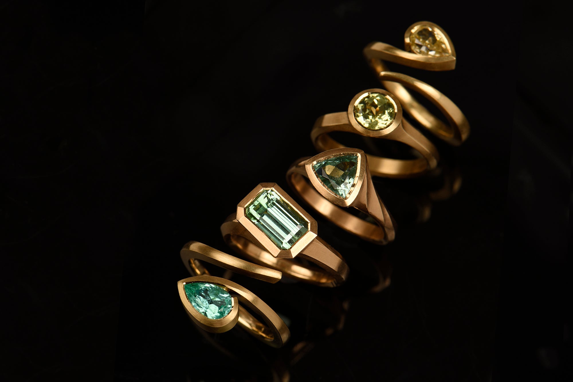 How to choose the perfect coloured gemstone engagement ring to propose with