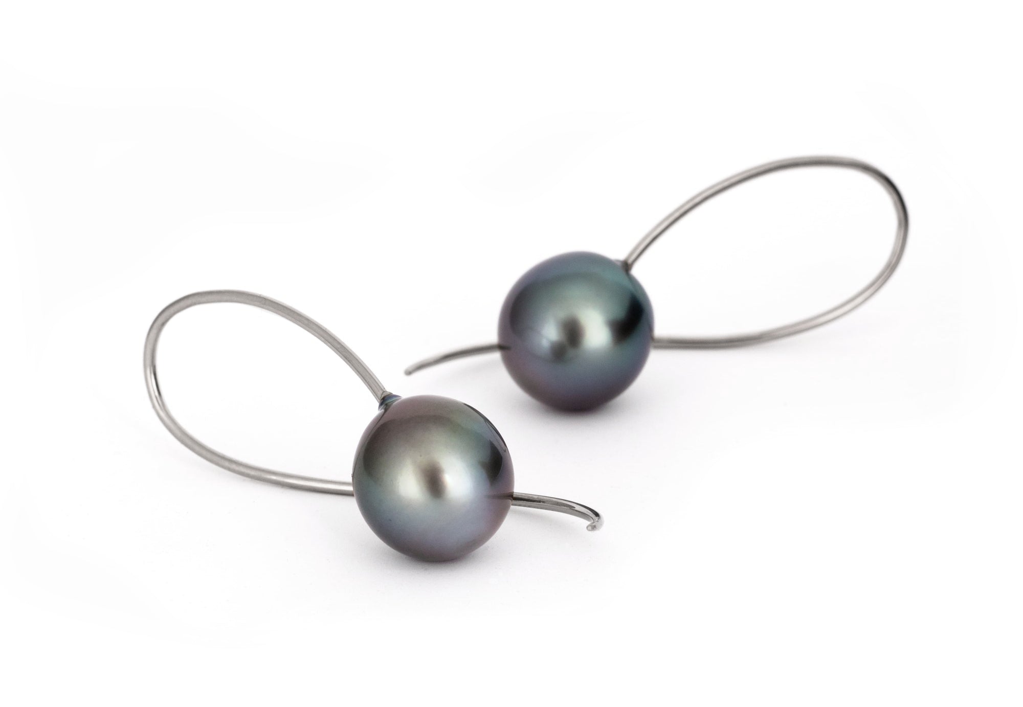 Wholesale Lot 8 Pairs Natural Baroque Pearl Stud Earrings – Mixed White & Black Tahitian, 7-8mm