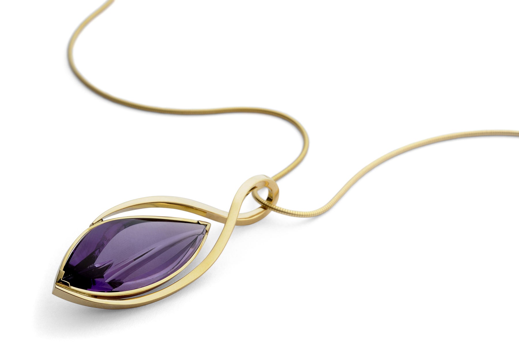 Amethyst and yellow gold pendant