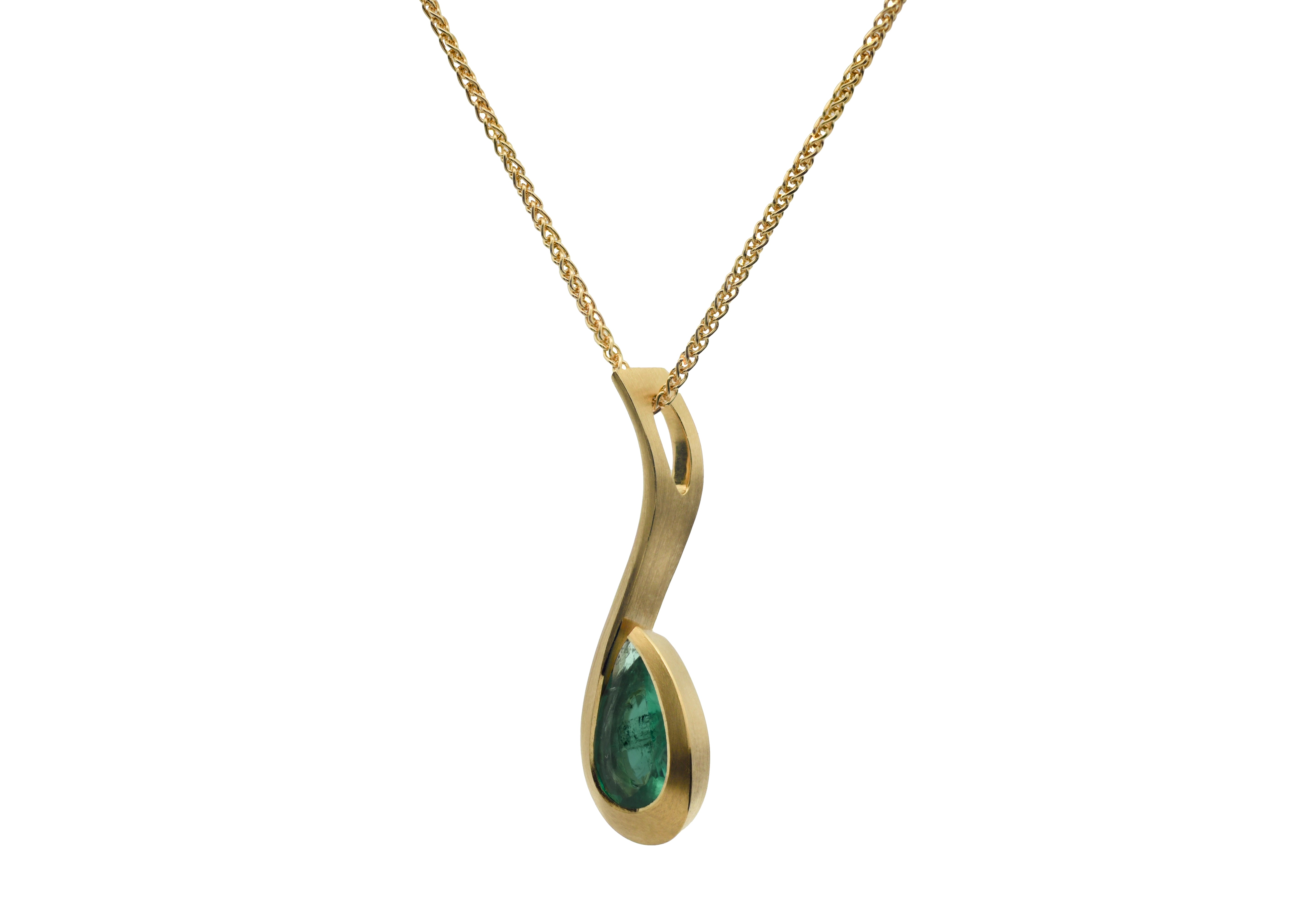 18ct Yellow Gold Pear-Shaped Emerald Twist Pendant Necklace