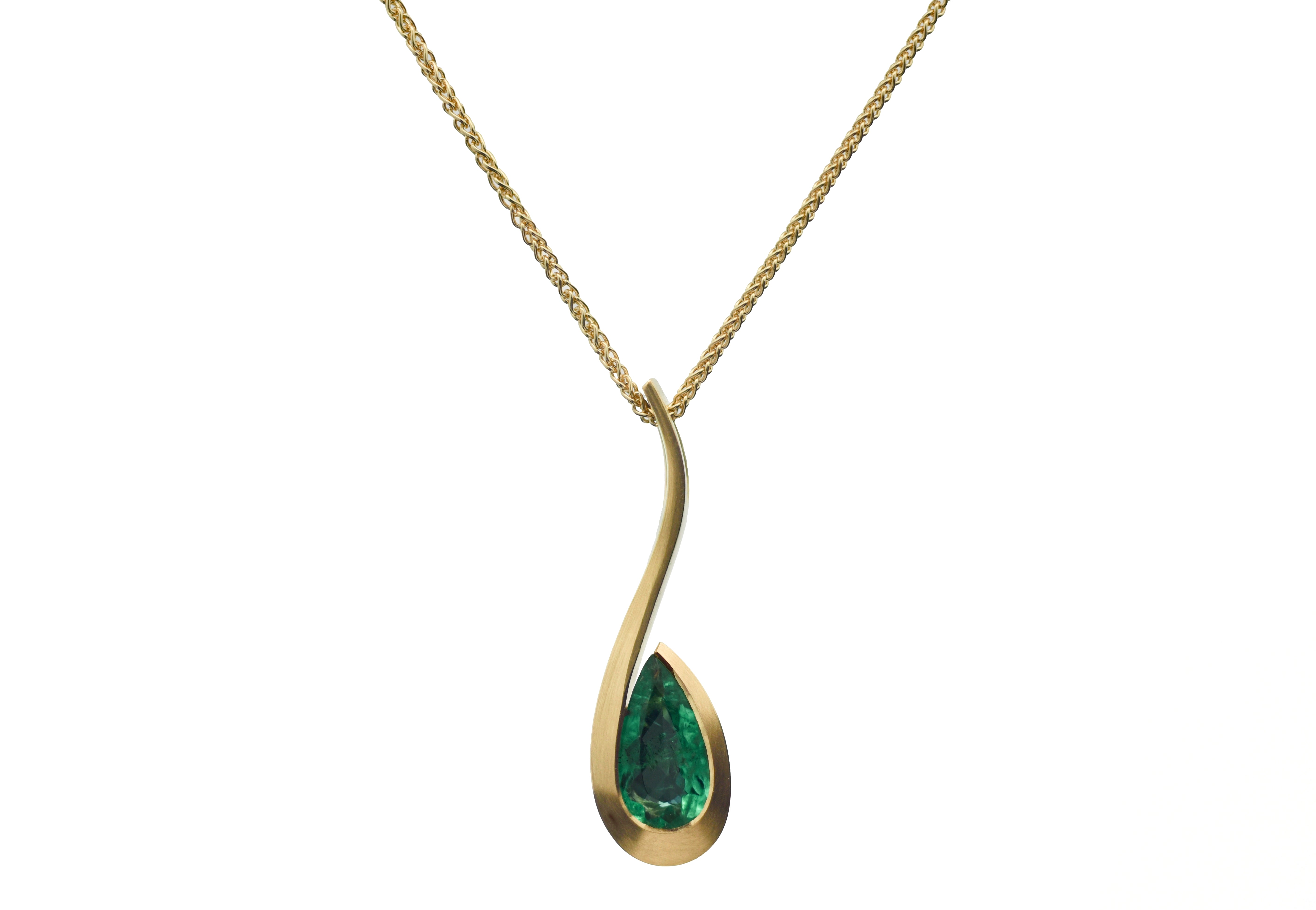 18ct Yellow Gold Pear-Shaped Emerald Twist Pendant Necklace