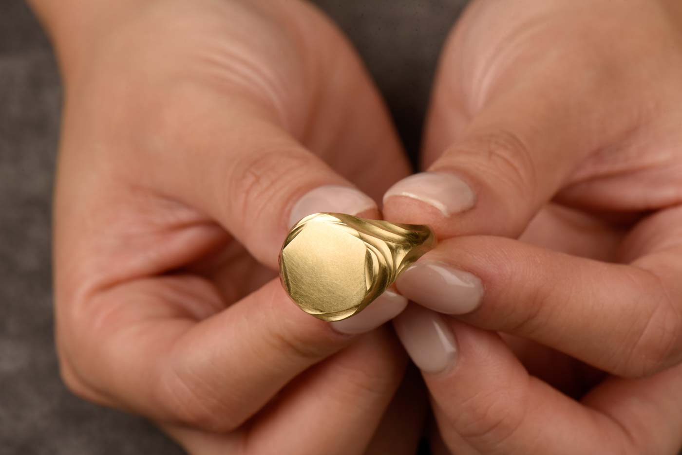 18ct Yellow Gold Aeolian Signet Ring