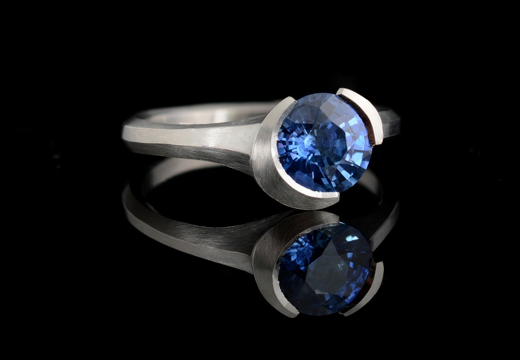 Arris blue sapphire and platinum ring
