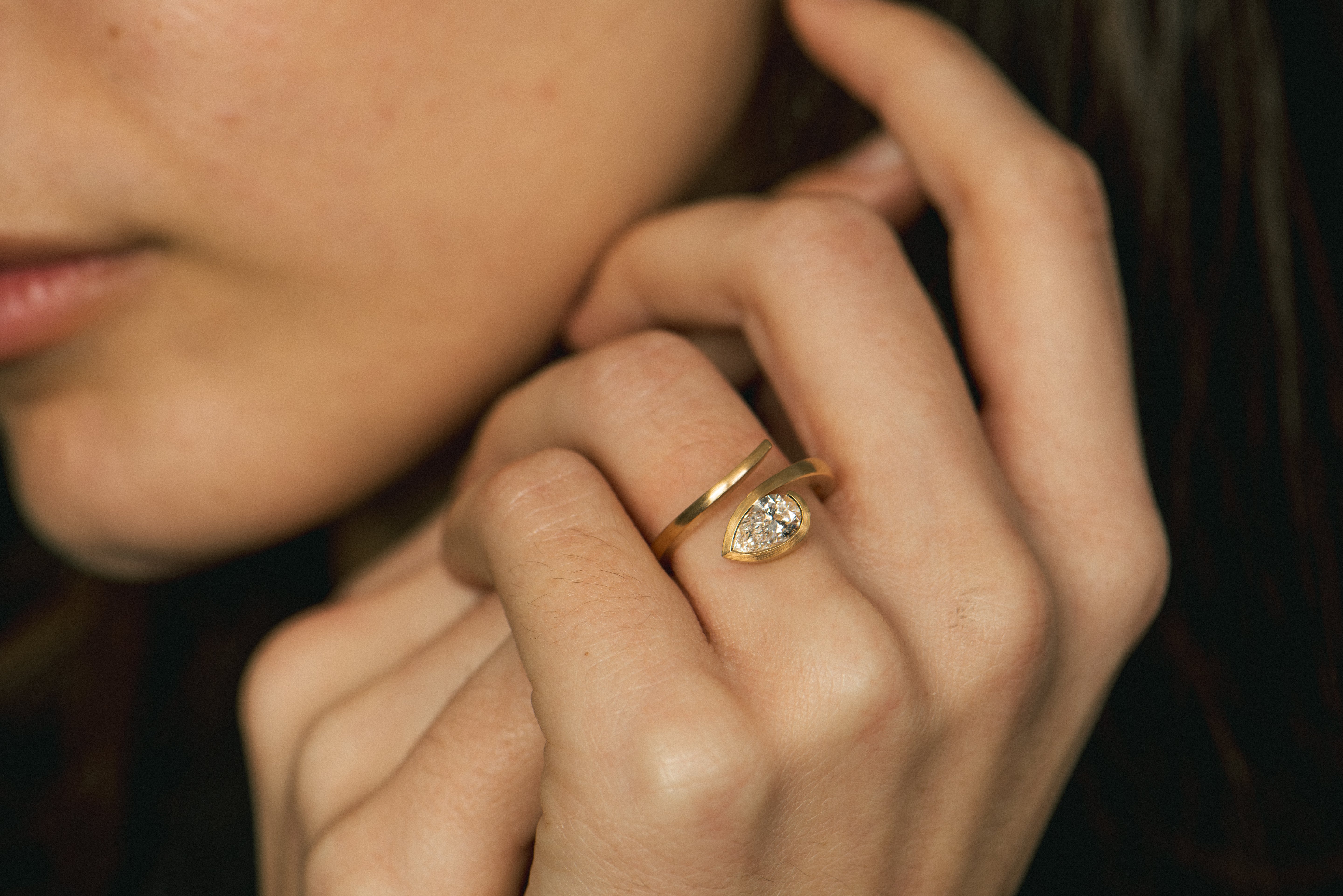 18ct Rose Gold Pear-Shaped White Diamond Twist Ring