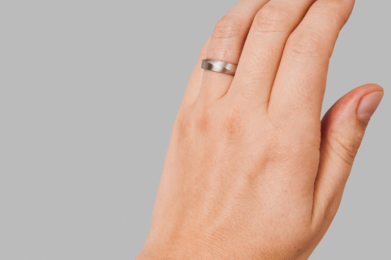 Men's mobius wedding discount band