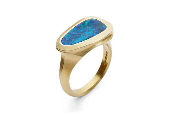 Carved yellow gold Arris cocktail ring with asymmetric black opal